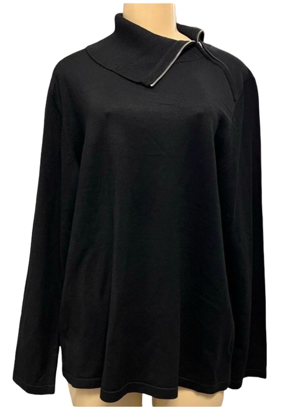 NWT $69 Investments
Plus Size Long Sleeve Envelope Zip Neck Sweater - Black